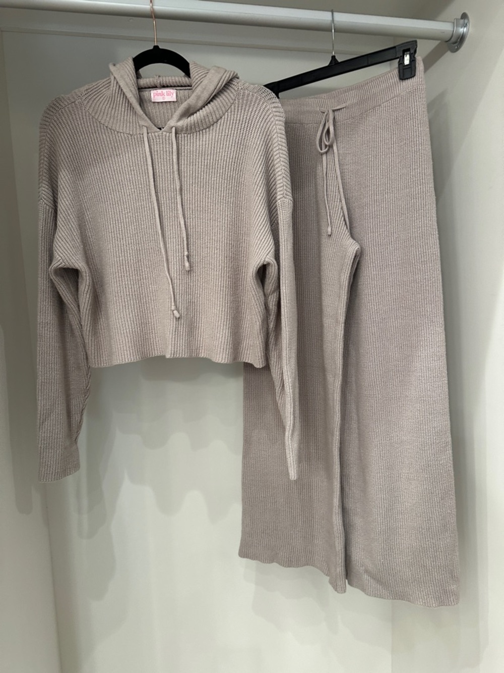 Pink Lily small Taupe Ribbed Hoodie & pant lounge set. Like new
